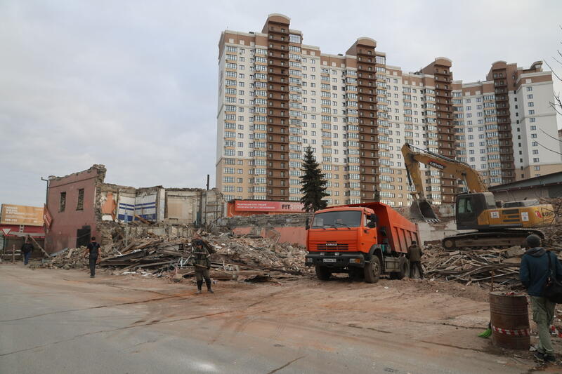 В Барнауле сносят здание с 200-летней историей В Барнауле сносят здание с 200-летней историей