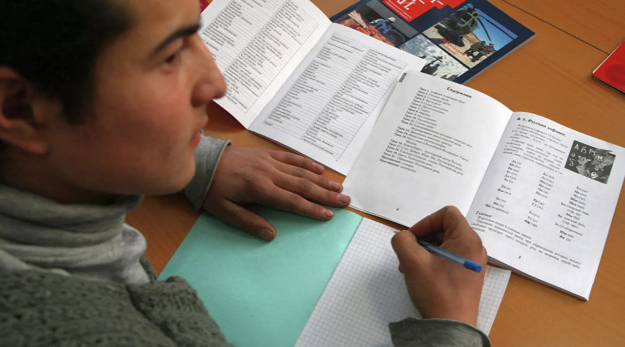 В Думе предложили освободить русскоязычных детей мигрантов от экзамена