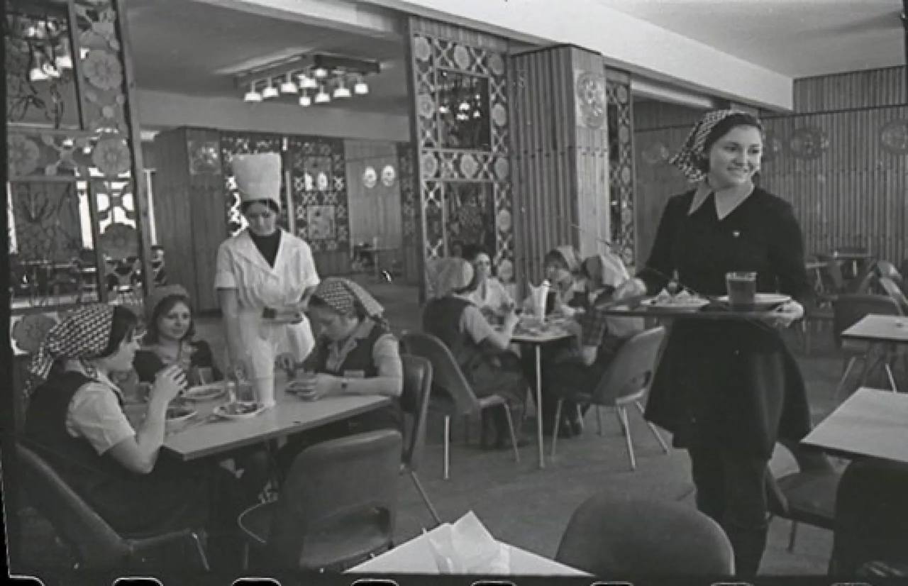 Если вы завтракаете - желаем вам приятного аппетита! Если вы завтракаете - желаем вам приятного аппетита!