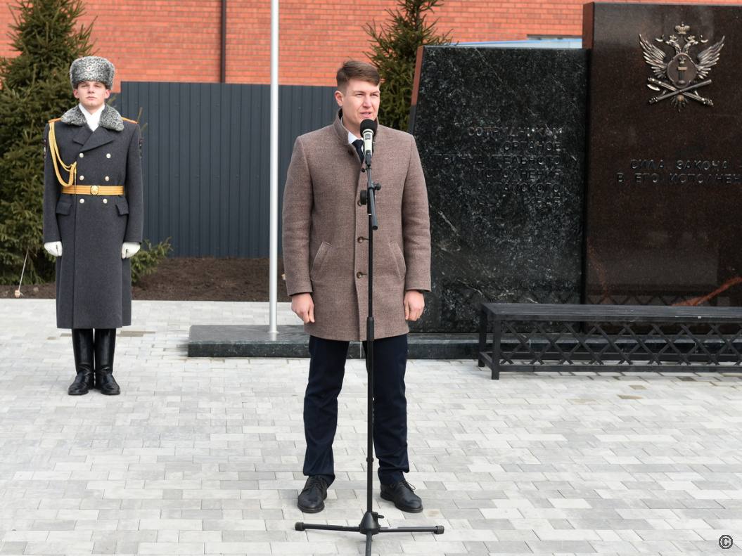 В Барнауле открыли первый в России памятный знак сотрудникам органов принудительного исполнения В Барнауле открыли первый в России памятный знак сотрудникам органов принудительного исполнения