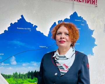 Проводница помогла рожающей пассажирке в пригородном поезде Алтайского края