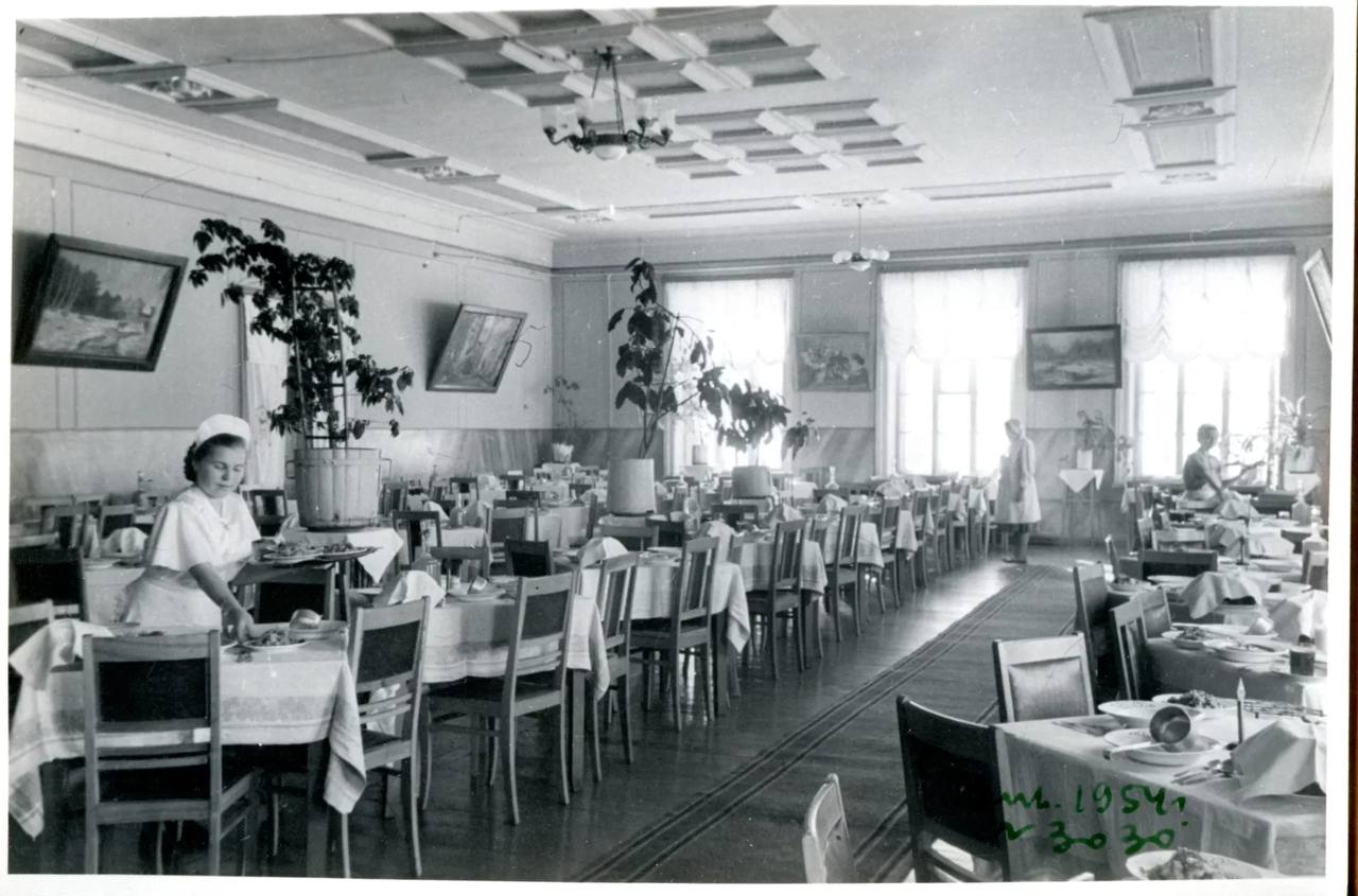 Если вы завтракаете - желаем вам приятного аппетита! Если вы завтракаете - желаем вам приятного аппетита!