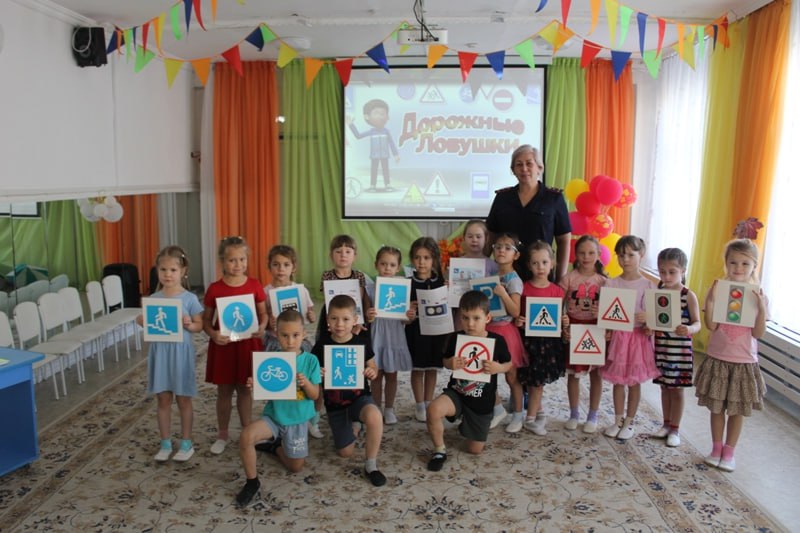 Сотрудники Госавтоинспекции края проводят занятия побезопасности# Засветись Сотрудники Госавтоинспекции края проводят занятия побезопасности# Засветись