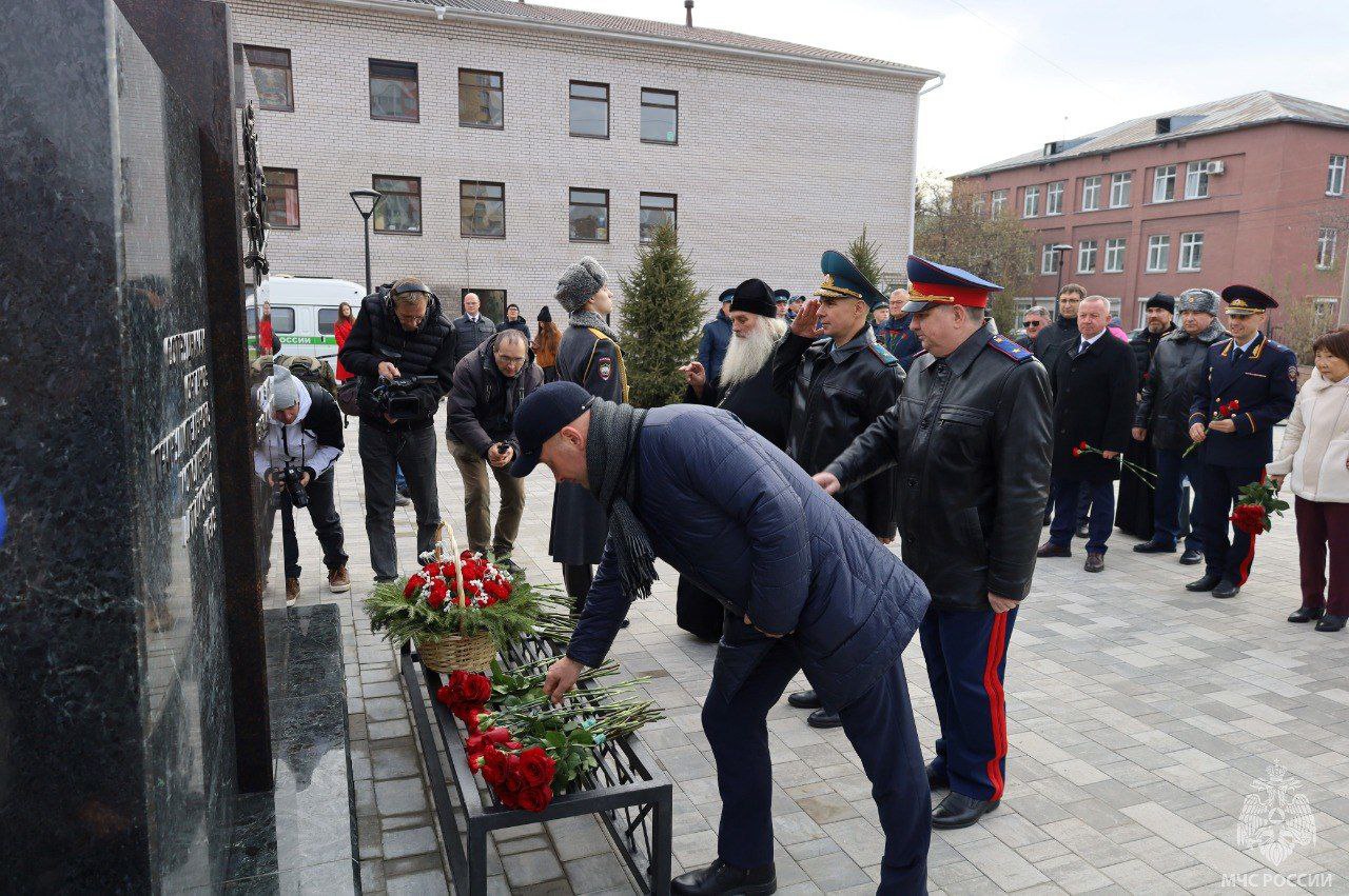 В Барнауле открыт памятный знак, посвященный сотрудникам органов принудительного исполнения В Барнауле открыт памятный знак, посвященный сотрудникам органов принудительного исполнения
