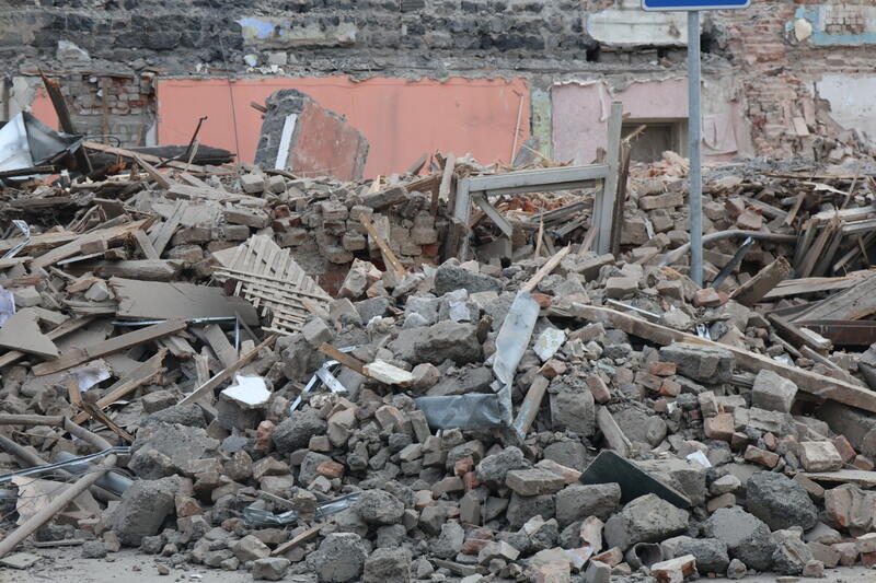 В Барнауле сносят здание с 200-летней историей В Барнауле сносят здание с 200-летней историей