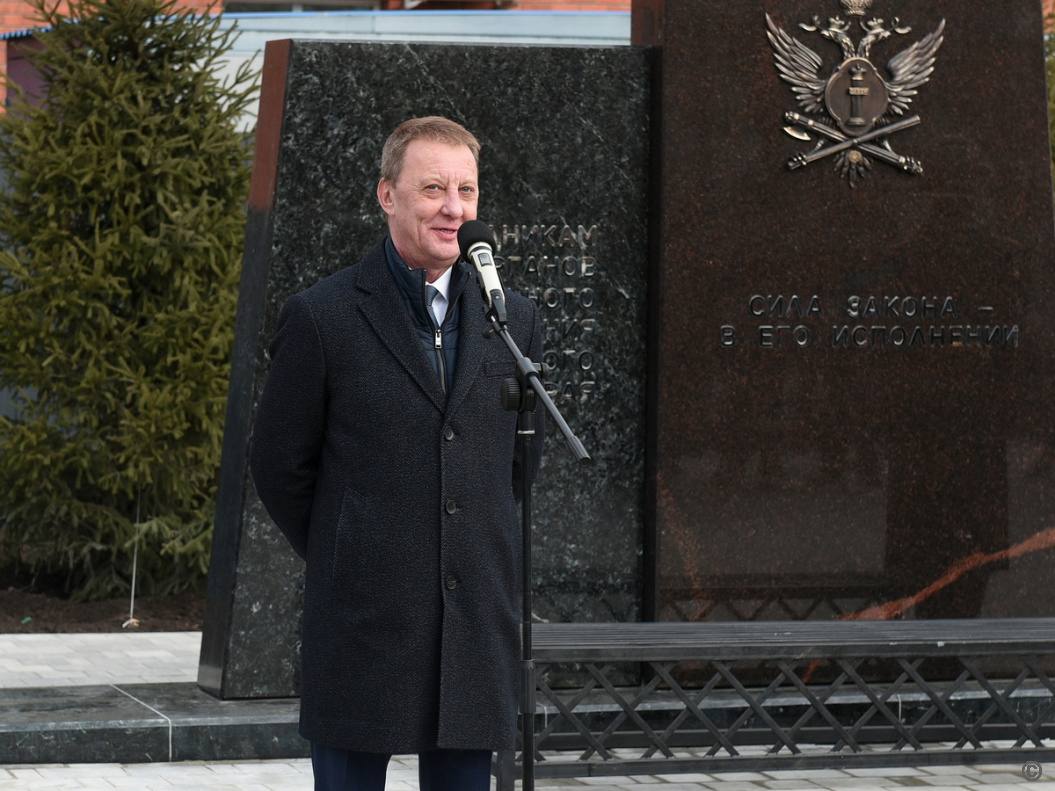 В Барнауле открыли первый в России памятный знак сотрудникам органов принудительного исполнения В Барнауле открыли первый в России памятный знак сотрудникам органов принудительного исполнения