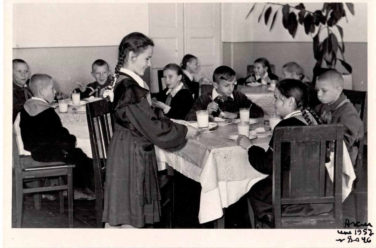 Если вы завтракаете - желаем вам приятного аппетита! Если вы завтракаете - желаем вам приятного аппетита!