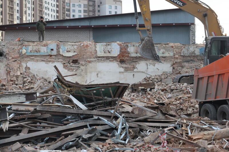 В Барнауле сносят здание с 200-летней историей В Барнауле сносят здание с 200-летней историей