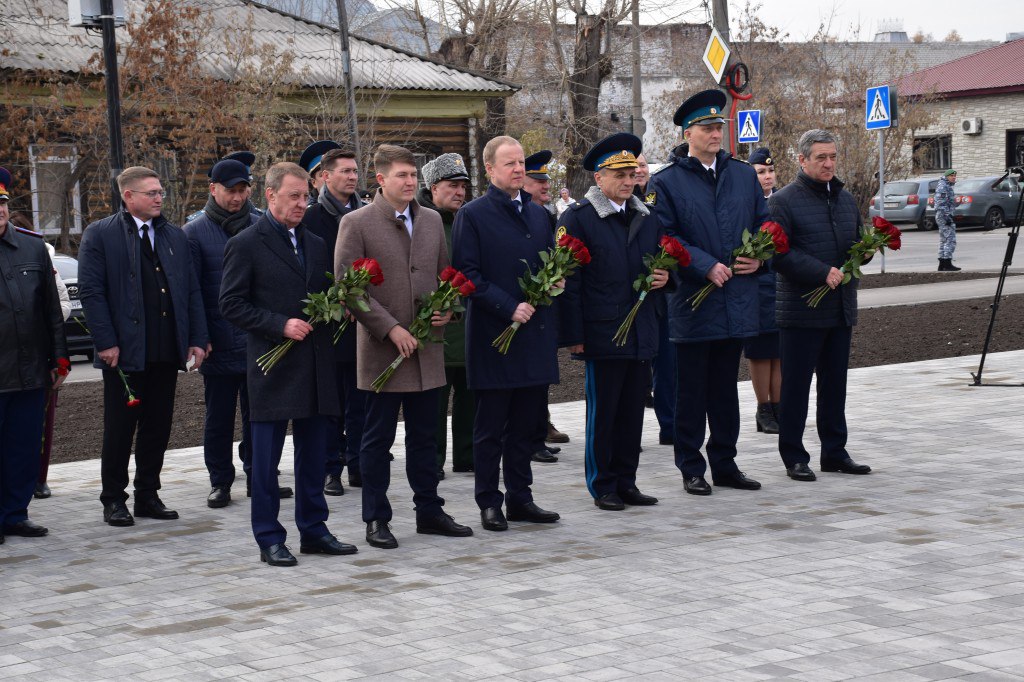 В Барнауле открыт первый в России памятный знак сотрудникам службы судебных приставов В Барнауле открыт первый в России памятный знак сотрудникам службы судебных приставов