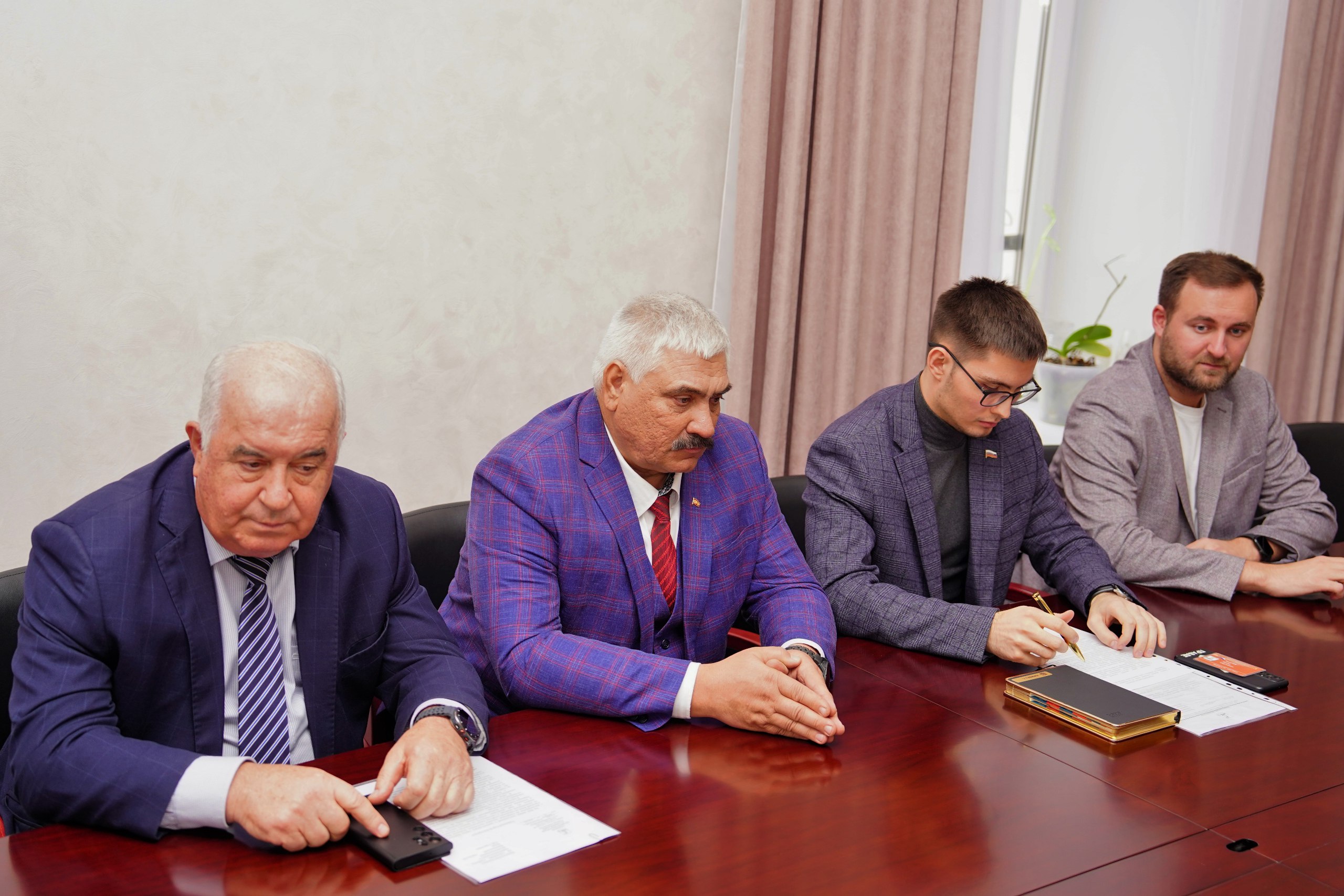 Депутаты встретились с кандидатом на должность главы Центрального района Барнаула Депутаты встретились с кандидатом на должность главы Центрального района Барнаула