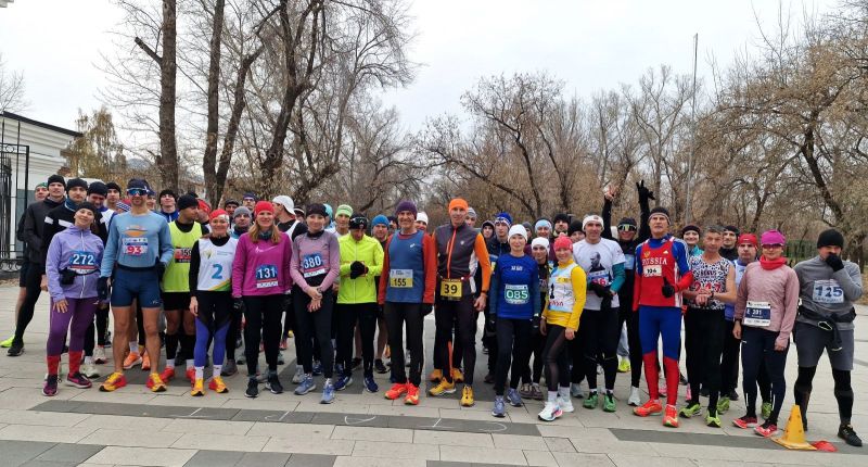 В Барнауле состоялись забеги памяти старейшего марафонца Алтая Николая Борзых В Барнауле состоялись забеги памяти старейшего марафонца Алтая Николая Борзых