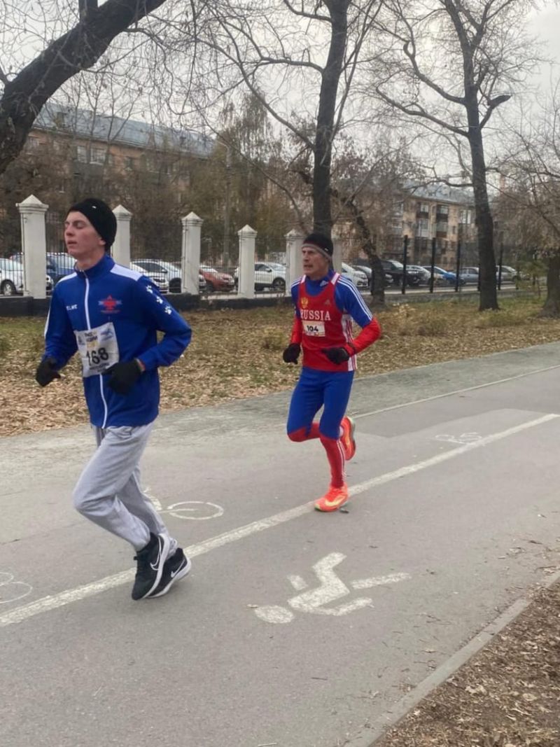 В Барнауле состоялись забеги памяти старейшего марафонца Алтая Николая Борзых В Барнауле состоялись забеги памяти старейшего марафонца Алтая Николая Борзых