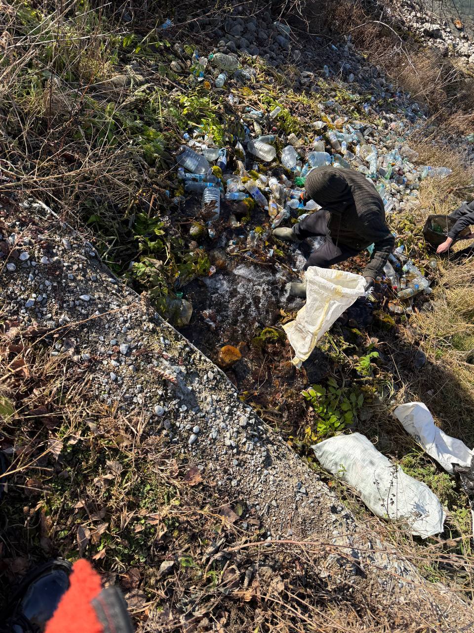 Родник Аржан-Суу в Республике Алтай завалили мусором Родник Аржан-Суу в Республике Алтай завалили мусором