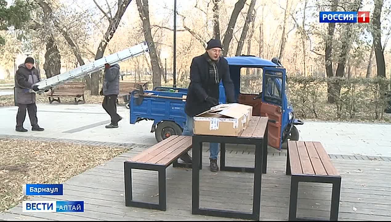 В барнаульском парке «Изумрудный решили заранее начать подготовку к Новому году