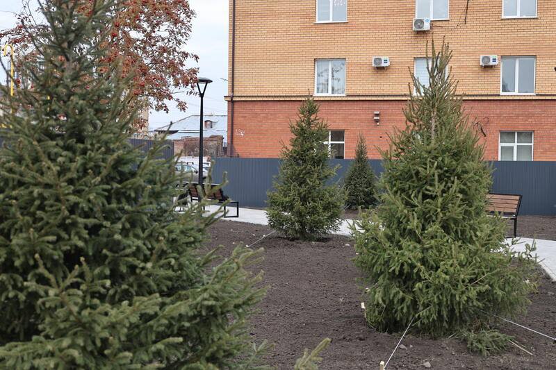 В Барнауле на пересечении улиц Горького и Пушкина 29 октября официально открыли благоустроенный сквер, где установлен памятный знак в честь сотрудников органов принудительного исполнения Алтайского края