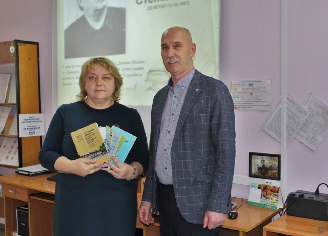 Барнаульской библиотеке №17 присвоили имя известного писателя Виктора Сидорова