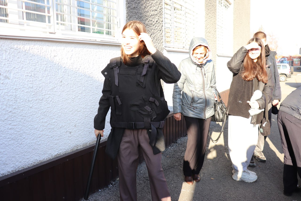 В Межмуниципальном отделе МВД России «Каменский» 28 октября 2025 года для выпускников общеобразовательных учебных заведений г. Камень-на-Оби было организовано мероприятие «День открытых дверей» В Межмуниципальном отделе МВД России «Каменский» 28 октября 2025 года для выпускников общеобразовательных учебных заведений г. Камень-на-Оби было организовано мероприятие «День открытых дверей»