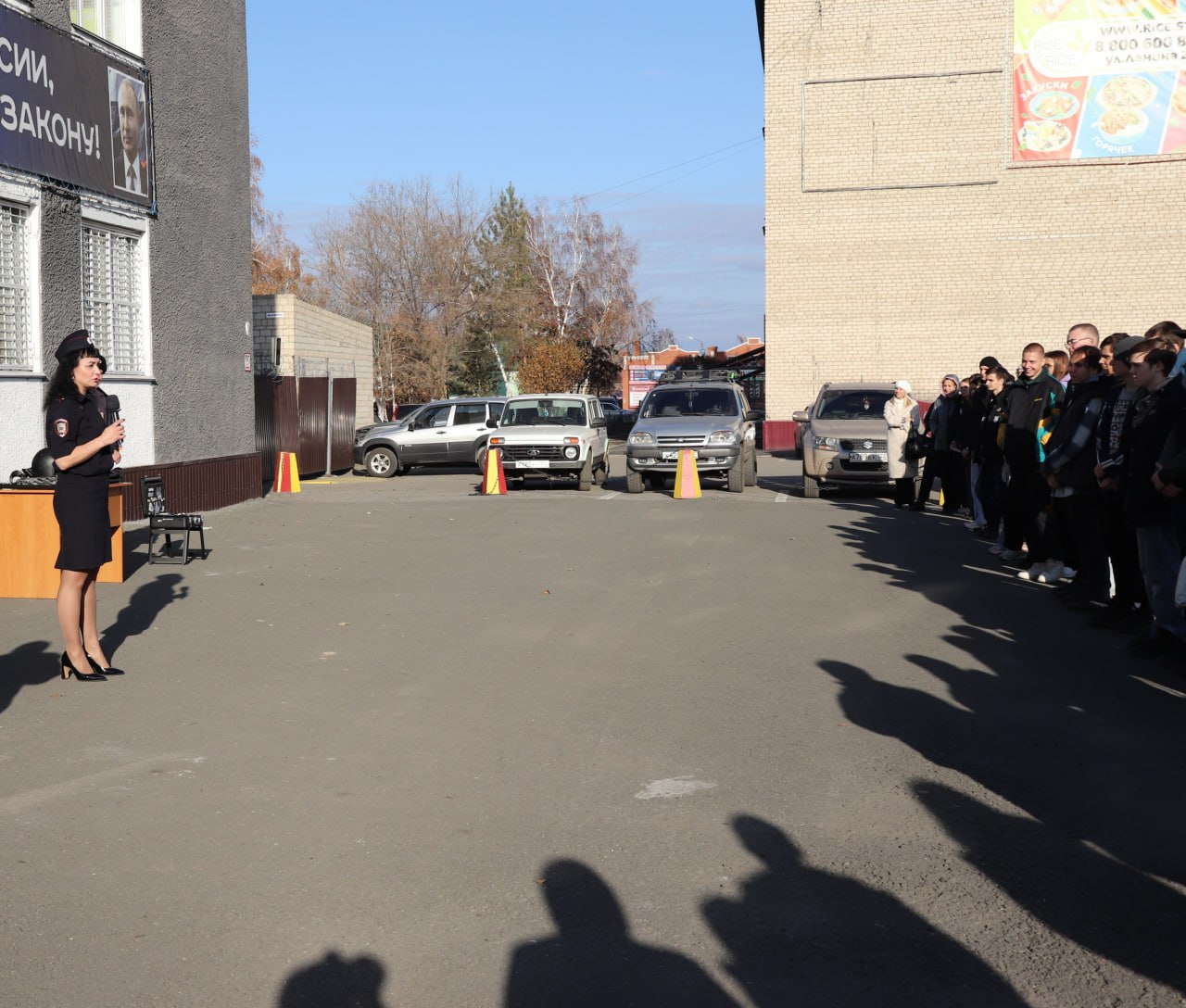 В Межмуниципальном отделе МВД России «Каменский» 28 октября 2025 года для выпускников общеобразовательных учебных заведений г. Камень-на-Оби было организовано мероприятие «День открытых дверей» В Межмуниципальном отделе МВД России «Каменский» 28 октября 2025 года для выпускников общеобразовательных учебных заведений г. Камень-на-Оби было организовано мероприятие «День открытых дверей»