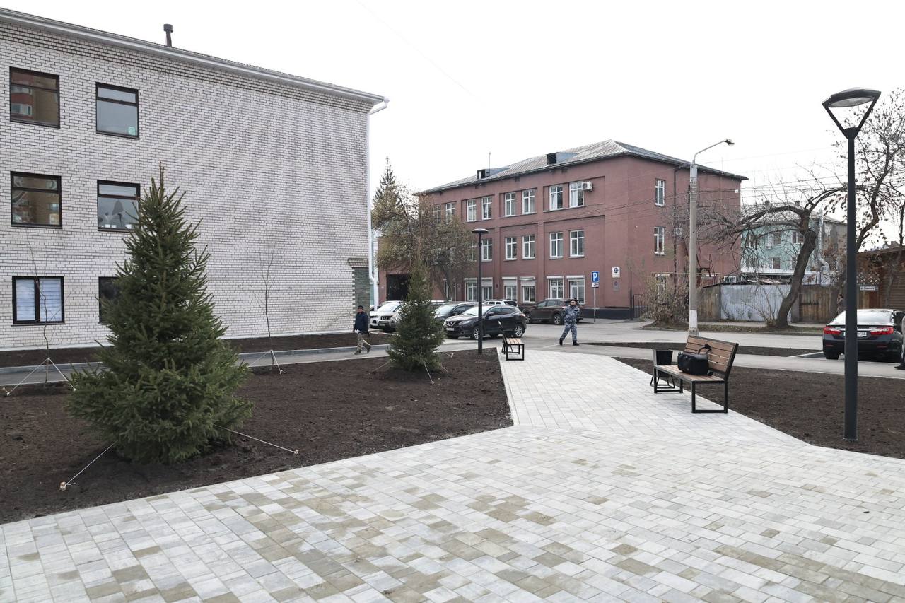 В Барнауле на пересечении улиц Горького и Пушкина 29 октября официально открыли благоустроенный сквер, где установлен памятный знак в честь сотрудников органов принудительного исполнения Алтайского края В Барнауле на пересечении улиц Горького и Пушкина 29 октября официально открыли благоустроенный сквер, где установлен памятный знак в честь сотрудников органов принудительного исполнения Алтайского края