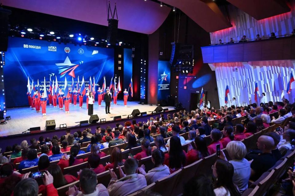 В Барнауле открыли VIII слёт патриотических объединений «Молодые патриоты – сила Сибири, Урала и Дальнего Востока!»