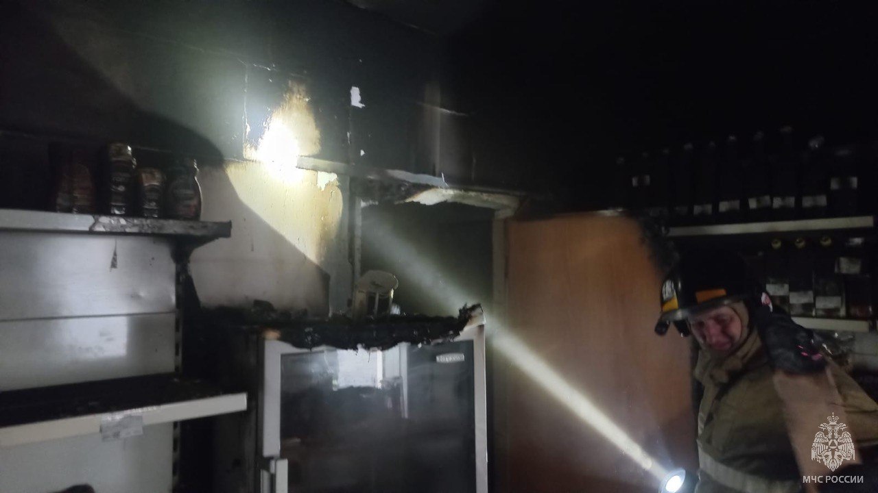 Ликвидирован пожар в сельском магазине Ликвидирован пожар в сельском магазине