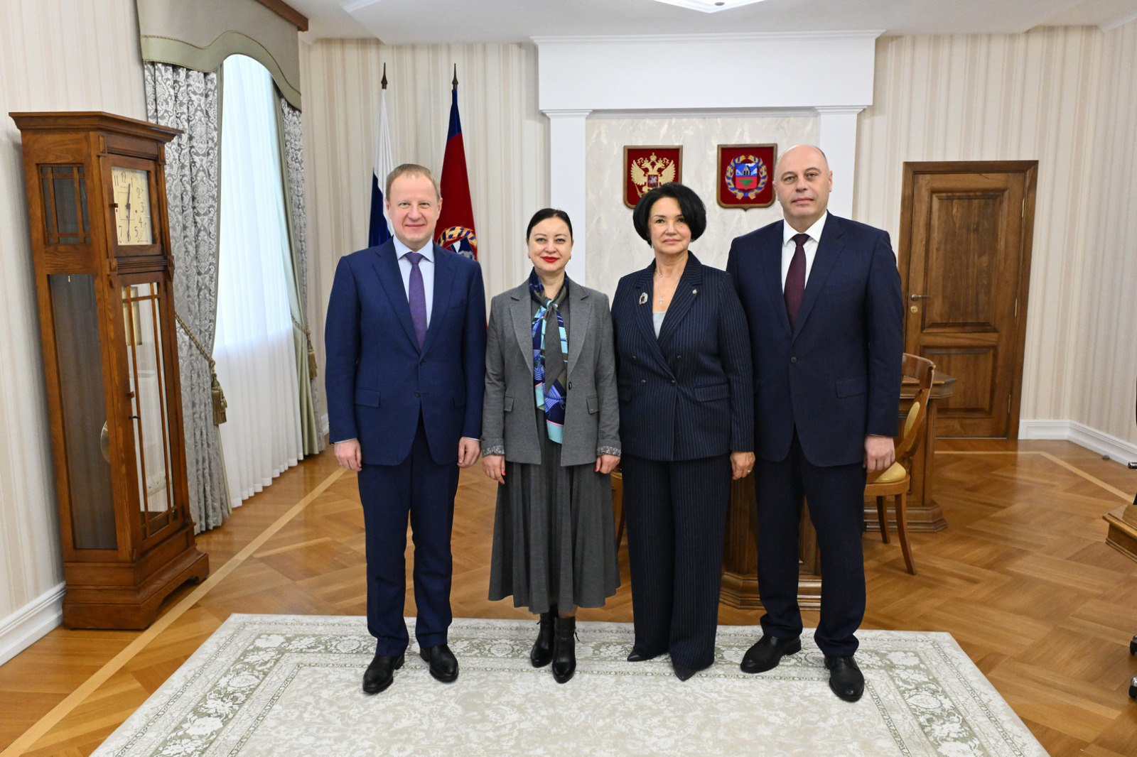 Губернатор Алтайского края Виктор Томенко провел рабочую встречу с заместителем руководителя Федерального казначейства Наталией Гориной