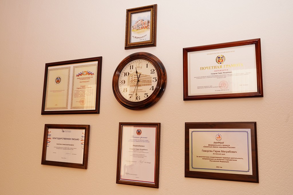 Сотрудничество с национальными объединениями депутаты обсудили накануне Дня народного единства Сотрудничество с национальными объединениями депутаты обсудили накануне Дня народного единства