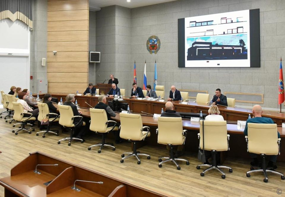 Магазины и здание охранного предприятия: какие проекты представили на последнем градостроительном совете октября