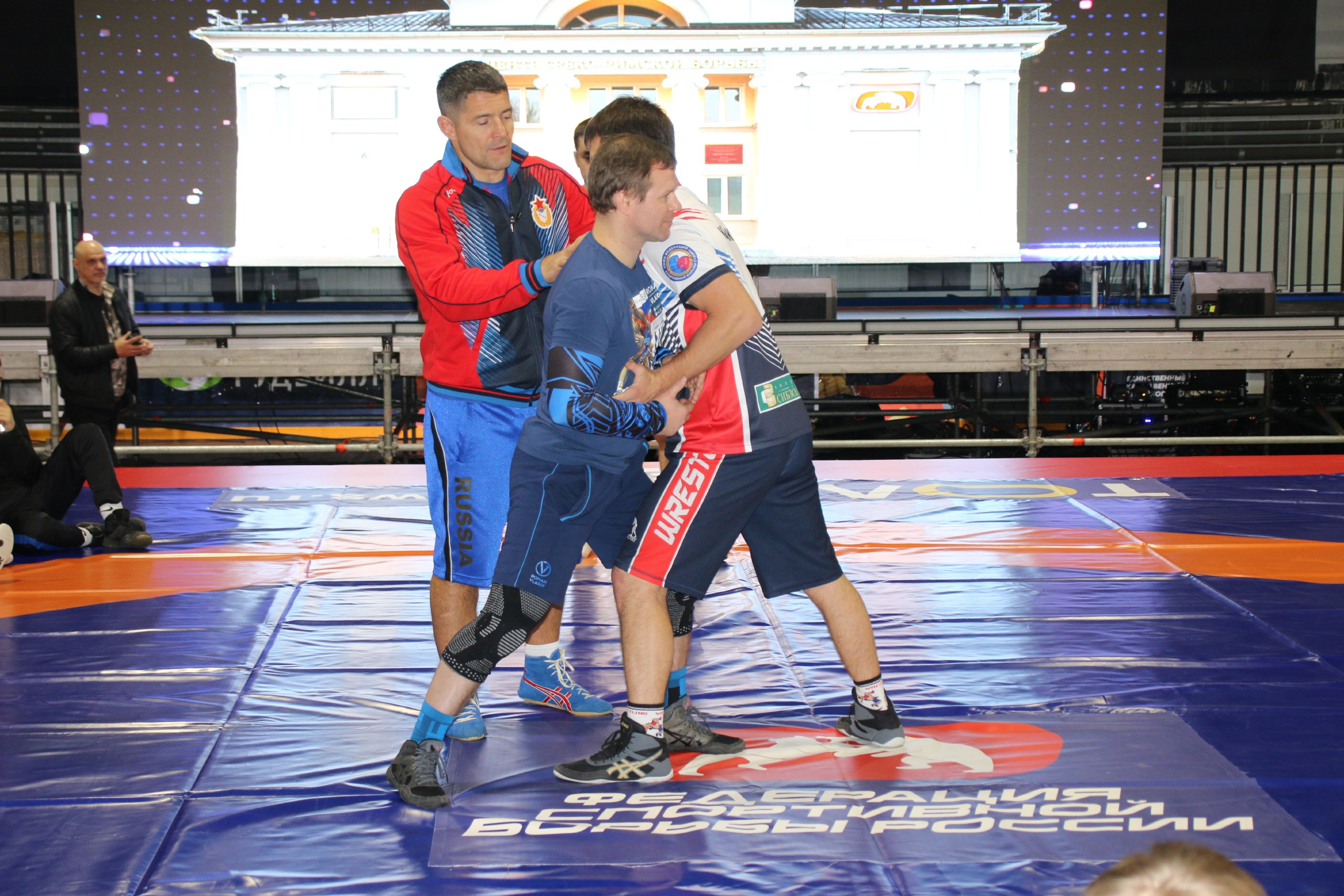На ледовой арене «Прогресс» состоялся мастер-класс по греко-римской борьбе На ледовой арене «Прогресс» состоялся мастер-класс по греко-римской борьбе