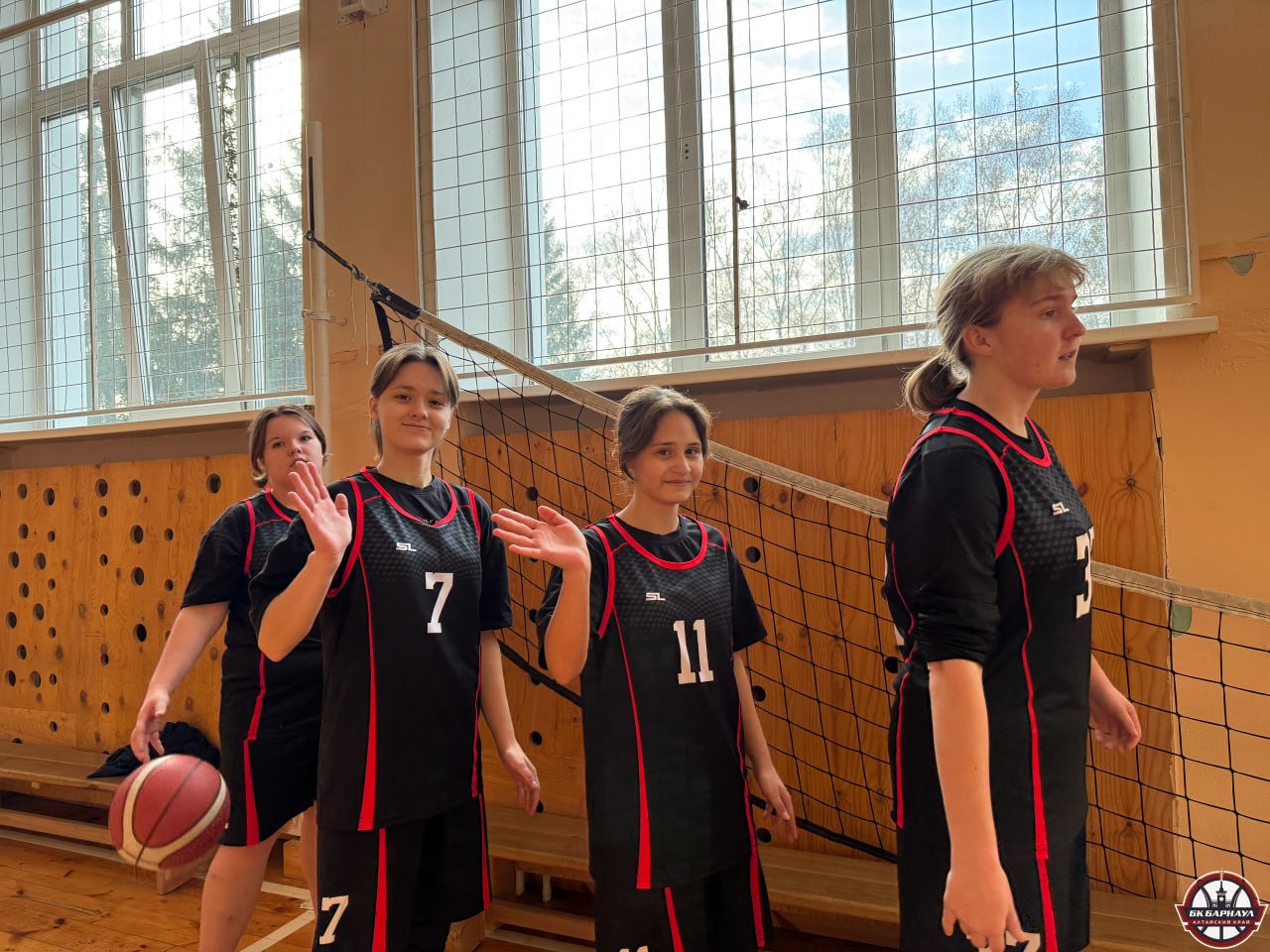 Баскетбольный клуб «Барнаул» подарил спортивный инвентарь Санниковской школе и провёл мастер-класс для учеников Баскетбольный клуб «Барнаул» подарил спортивный инвентарь Санниковской школе и провёл мастер-класс для учеников