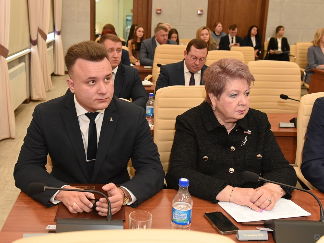 Барнаульские депутаты приняли в первом чтении проект городского бюджета на 2026-2028 годы Барнаульские депутаты приняли в первом чтении проект городского бюджета на 2026-2028 годы