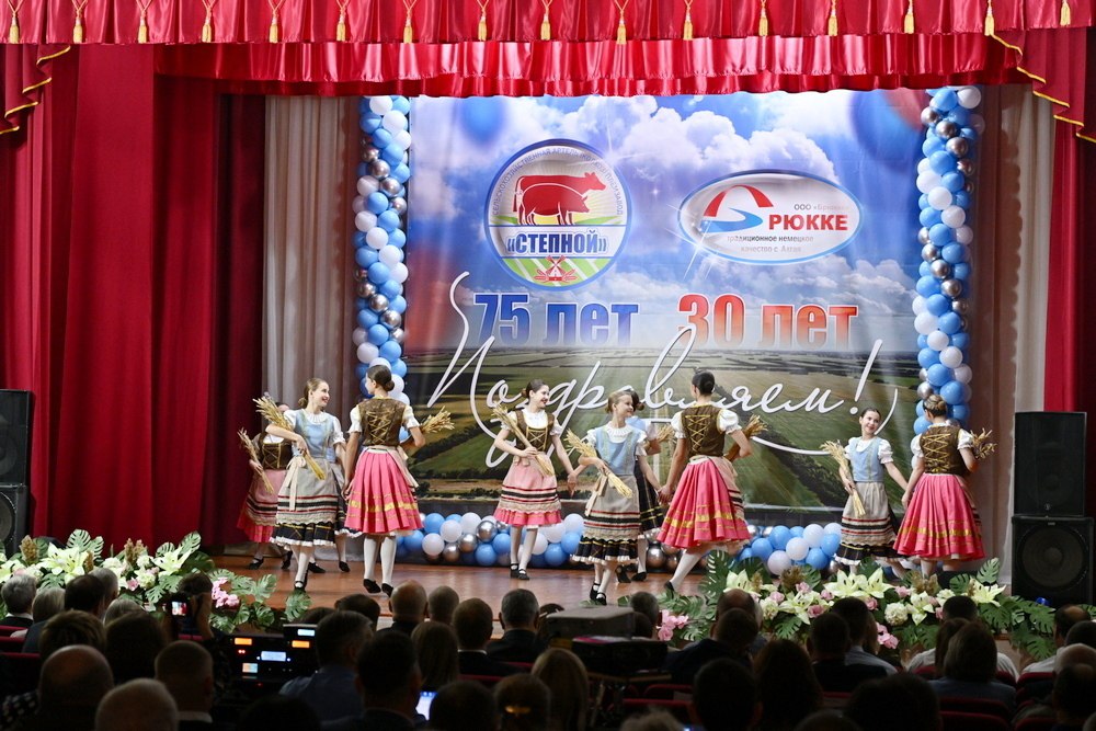 Два легендарных сельхозпредприятия Алтайского края отметили свои юбилеи