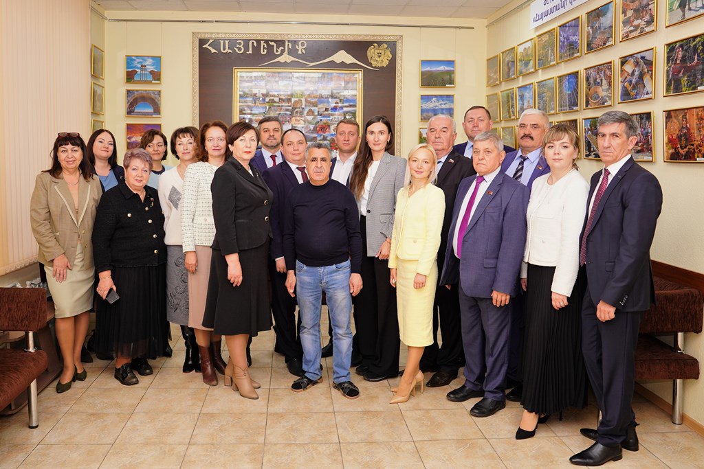 Сотрудничество с национальными объединениями депутаты обсудили накануне Дня народного единства