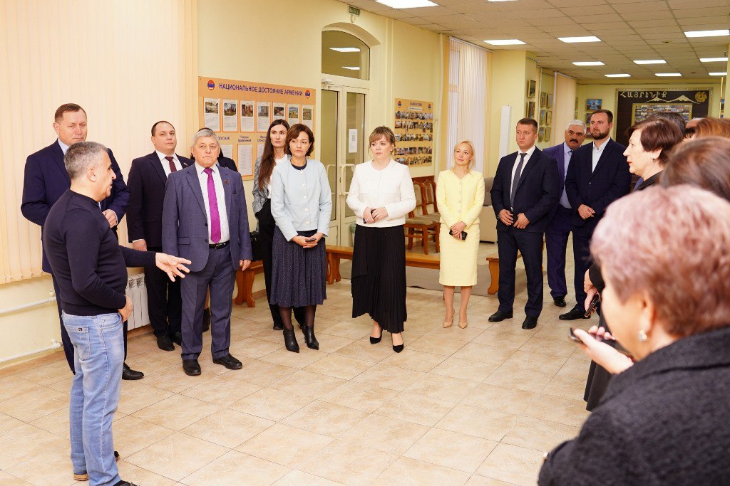 Сотрудничество с национальными объединениями депутаты обсудили накануне Дня народного единства Сотрудничество с национальными объединениями депутаты обсудили накануне Дня народного единства