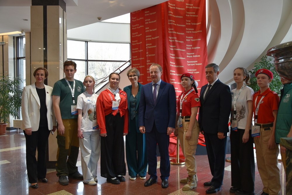 В Барнауле стартовал VIII Слет патриотических объединений Сибири, Урала и Дальнего Востока В Барнауле стартовал VIII Слет патриотических объединений Сибири, Урала и Дальнего Востока