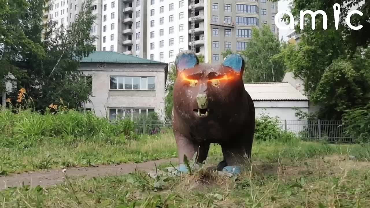 Лебеди из покрышек поднялись в небо, а странные скульптуры из дворов ожили