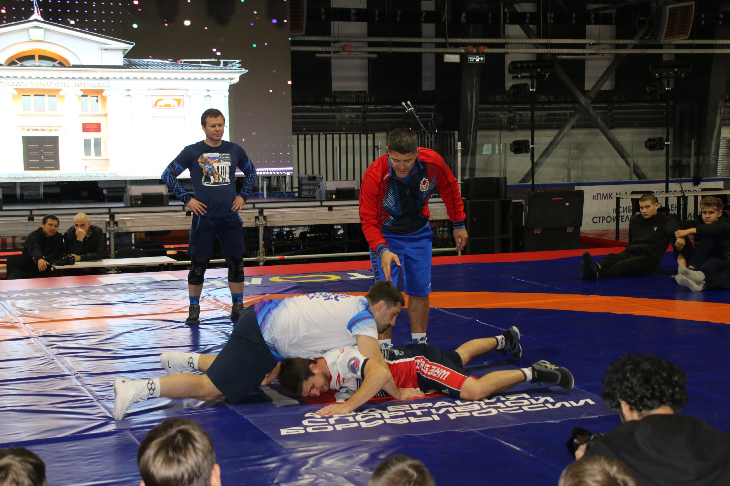 На ледовой арене «Прогресс» состоялся мастер-класс по греко-римской борьбе На ледовой арене «Прогресс» состоялся мастер-класс по греко-римской борьбе