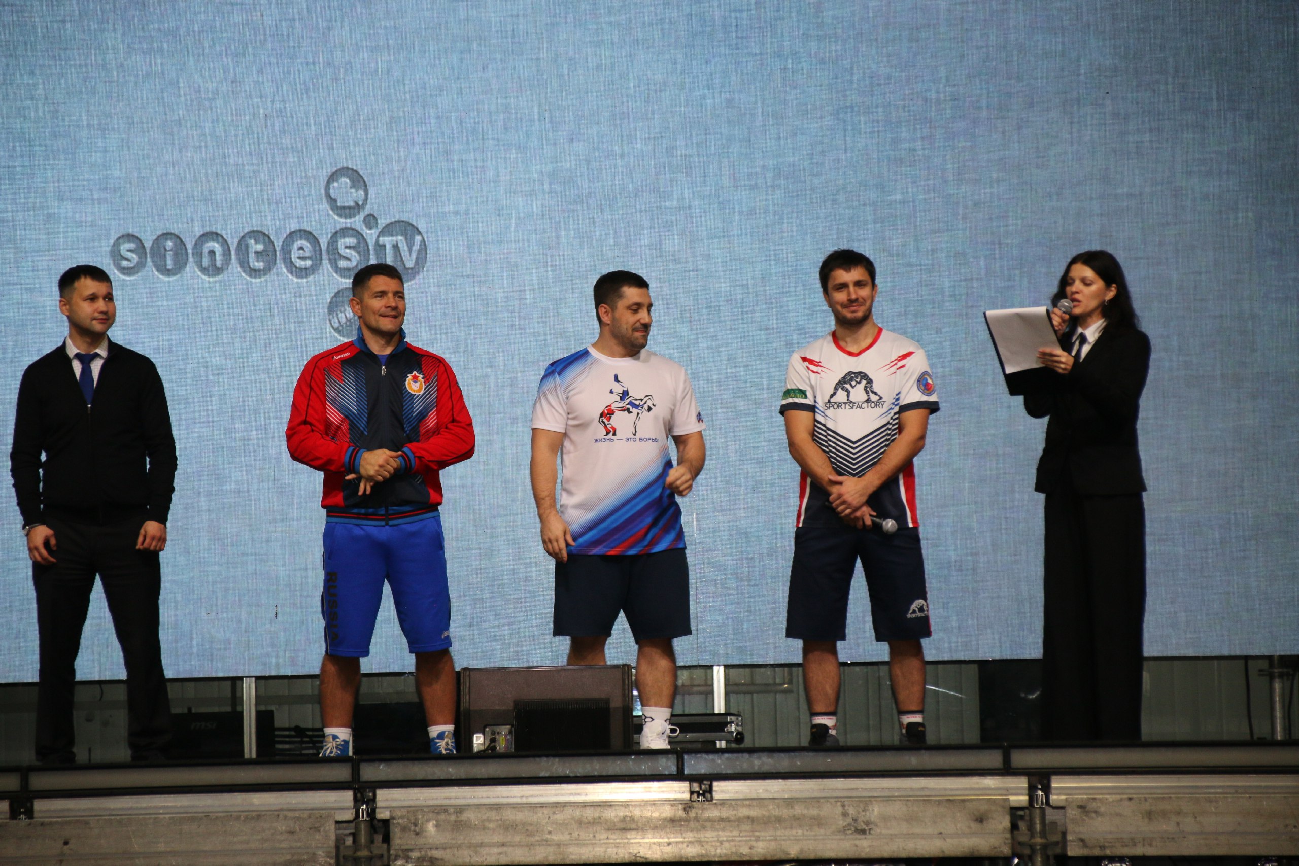 На ледовой арене «Прогресс» состоялся мастер-класс по греко-римской борьбе