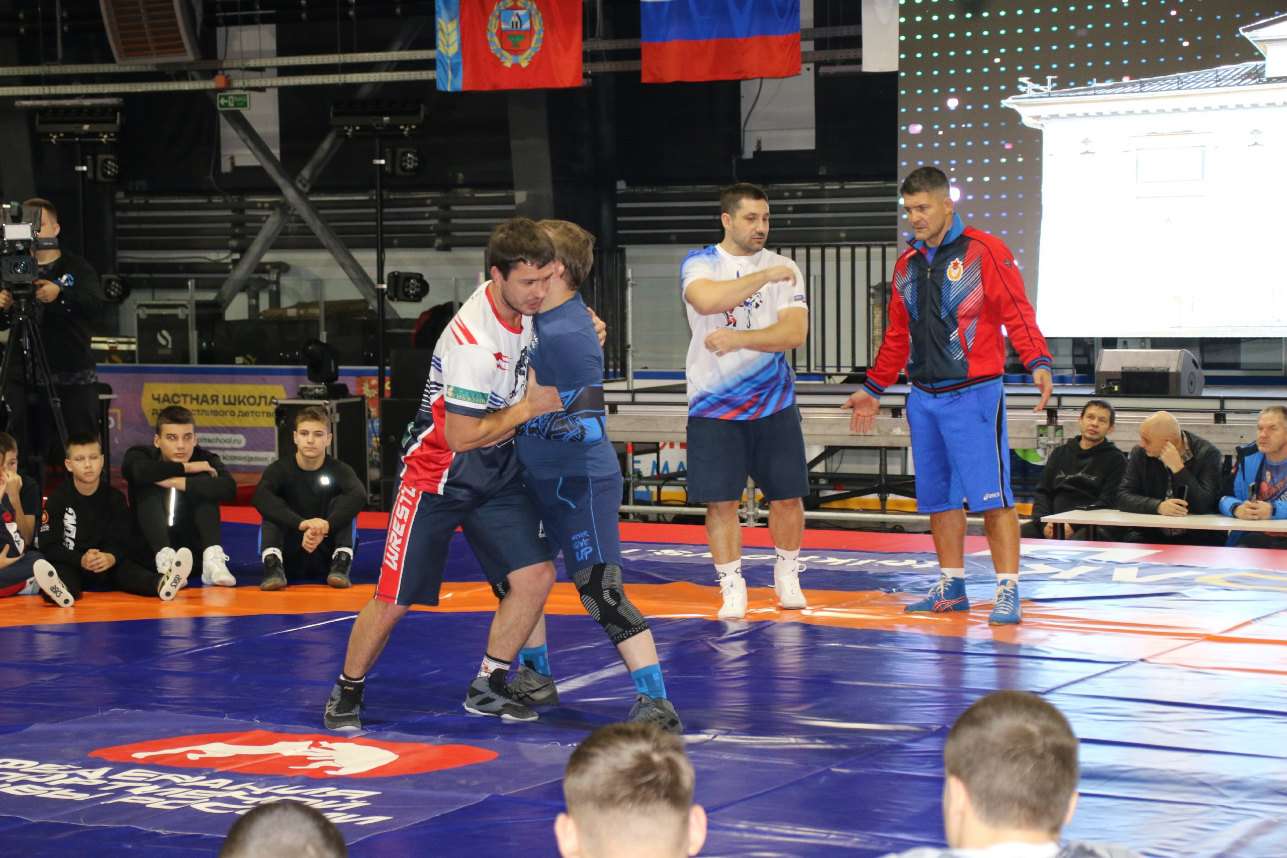 На ледовой арене «Прогресс» состоялся мастер-класс по греко-римской борьбе На ледовой арене «Прогресс» состоялся мастер-класс по греко-римской борьбе