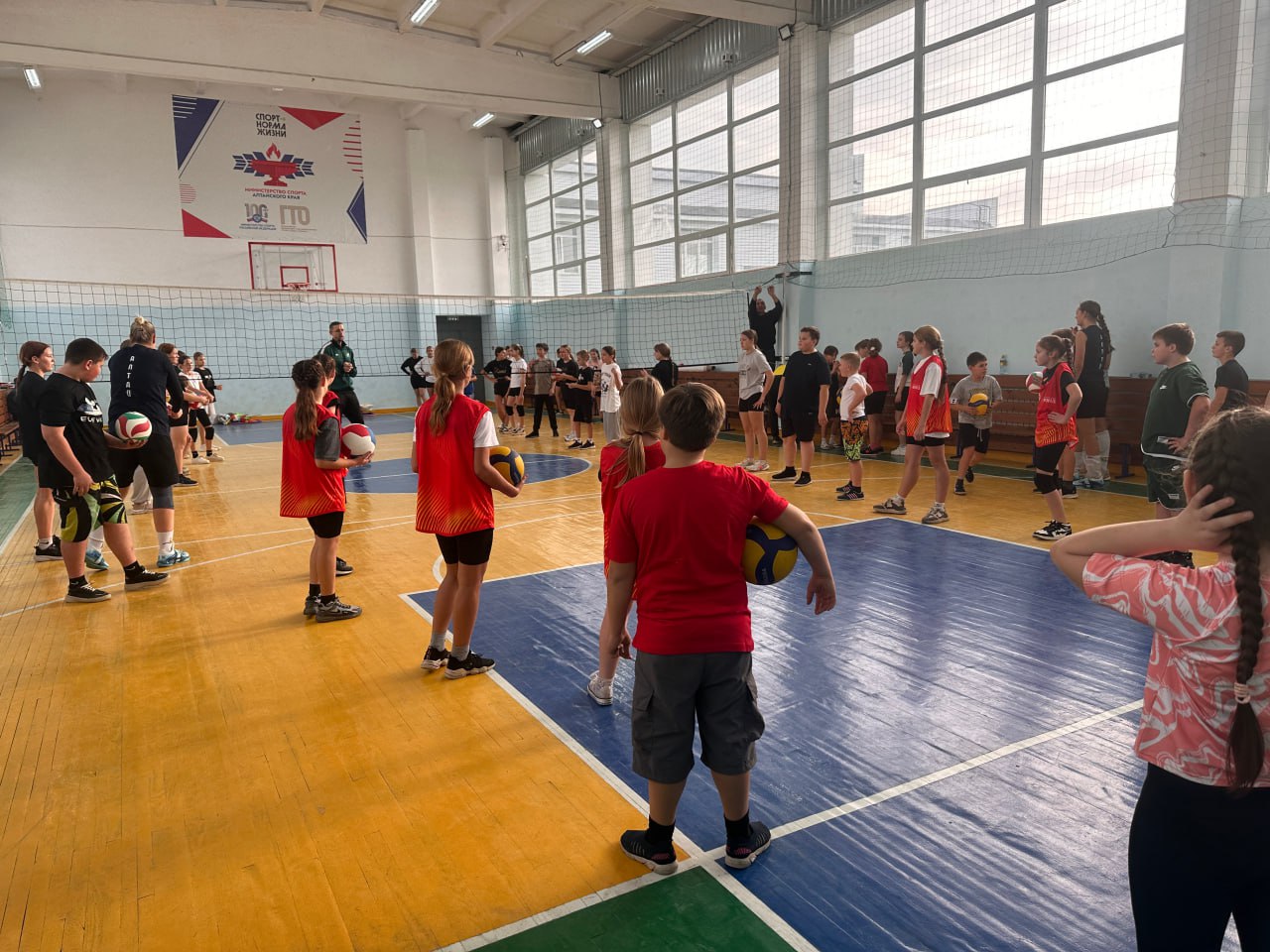 В селе Первомайское прошёл мастер-класс волейбольного клуба Алтай при содействии благотворительного фонда «Мой Алтай» В селе Первомайское прошёл мастер-класс волейбольного клуба Алтай при содействии благотворительного фонда «Мой Алтай»
