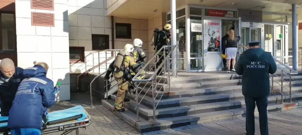 В поликлинике Краевой клинической больницы прошли плановые тактико-специальные учения по ликвидации условного пожара и эвакуации