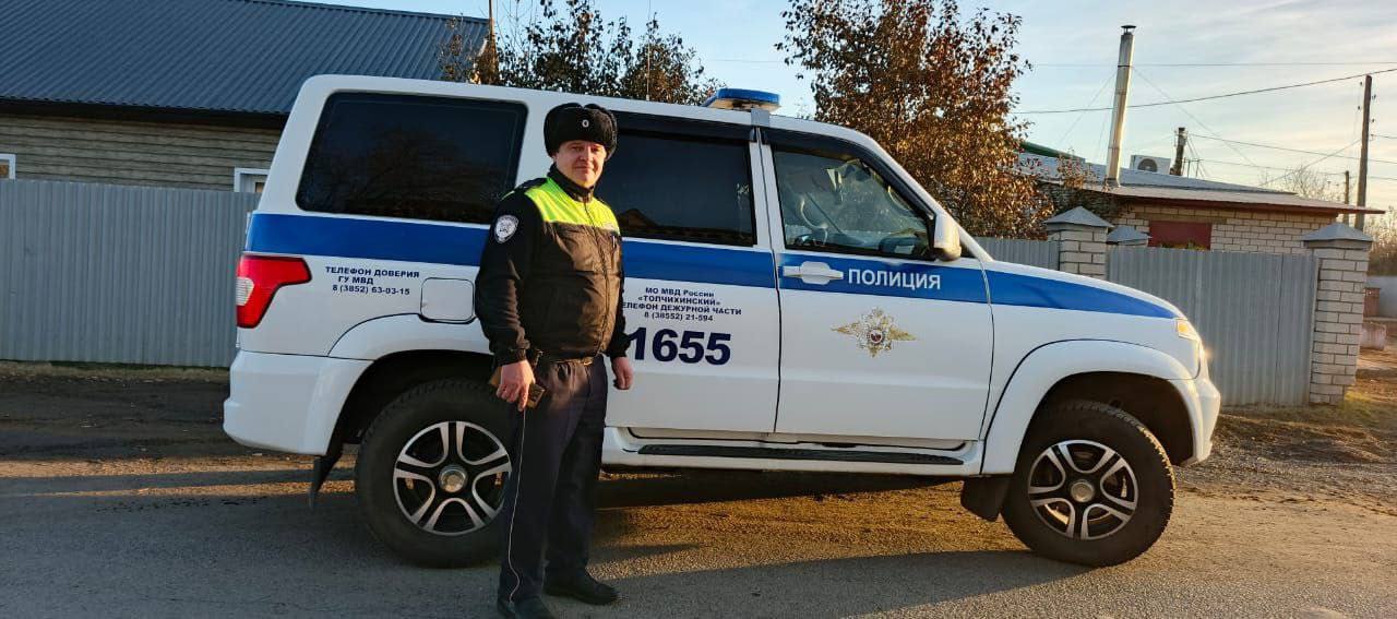 Сотрудники Госавтоинспекции Алтайского края оказали помощь мужчине, которому внезапно стало плохо