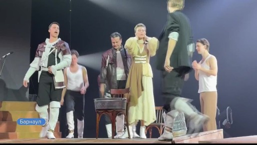 Спектакль по мотивам романа Булгакова «Белая гвардия» покажут сегодня и завтра в Алтайском театре драмы