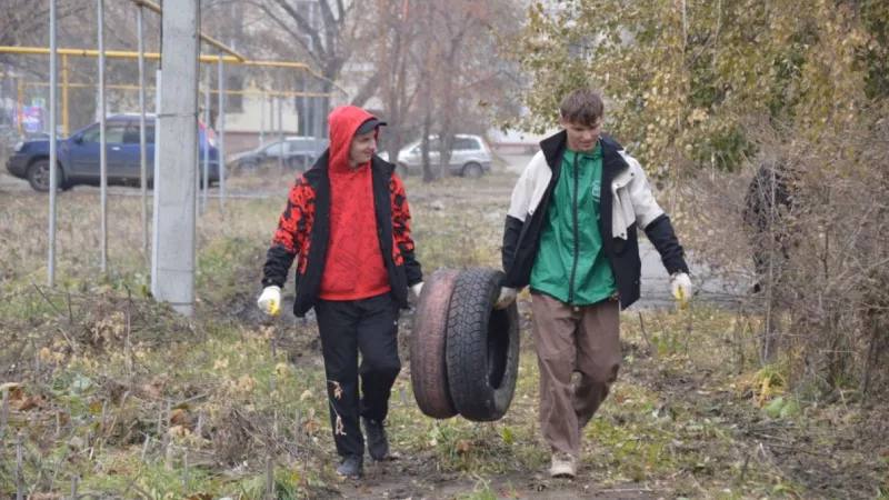 В Барнауле подошёл к концу месячник осенней санитарной очистки и благоустройства