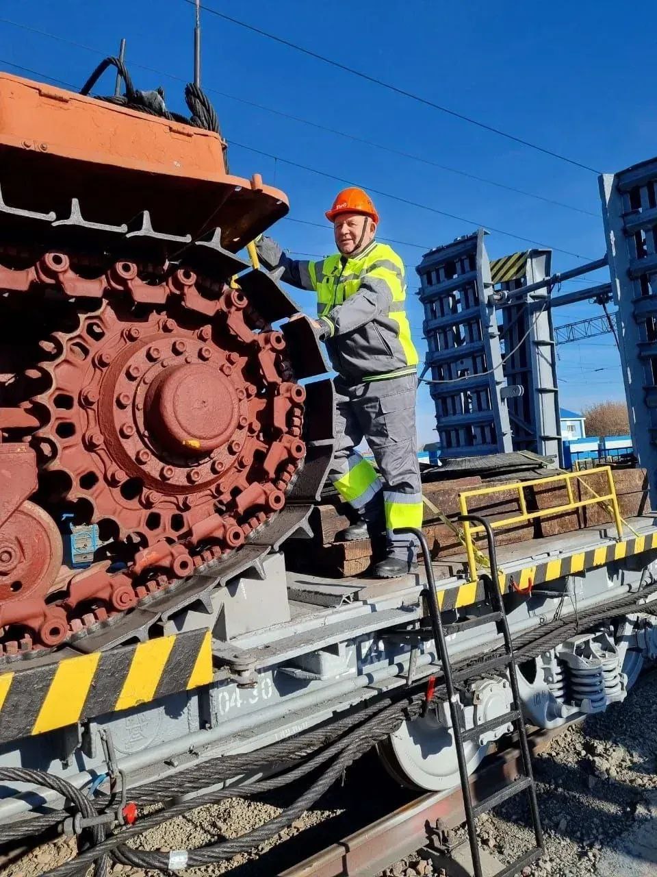 Два работника железной дороги Алтайского края удостоены высокой государственной награды - медали ордена «За заслуги перед Отечеством» II степени Два работника железной дороги Алтайского края удостоены высокой государственной награды - медали ордена «За заслуги перед Отечеством» II степени