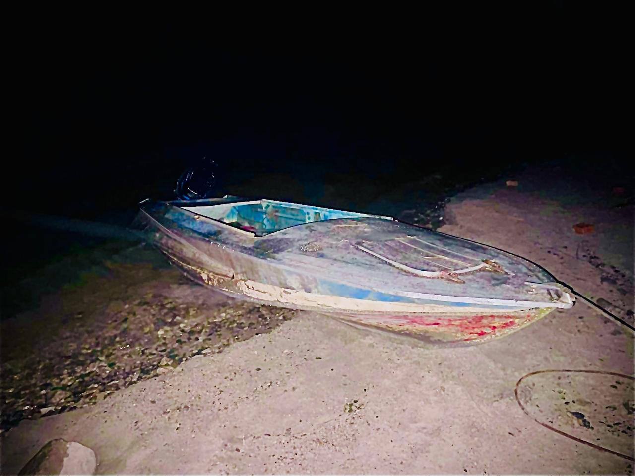 Лодка с четырьмя людьми перевернулась на Оби, один выжил