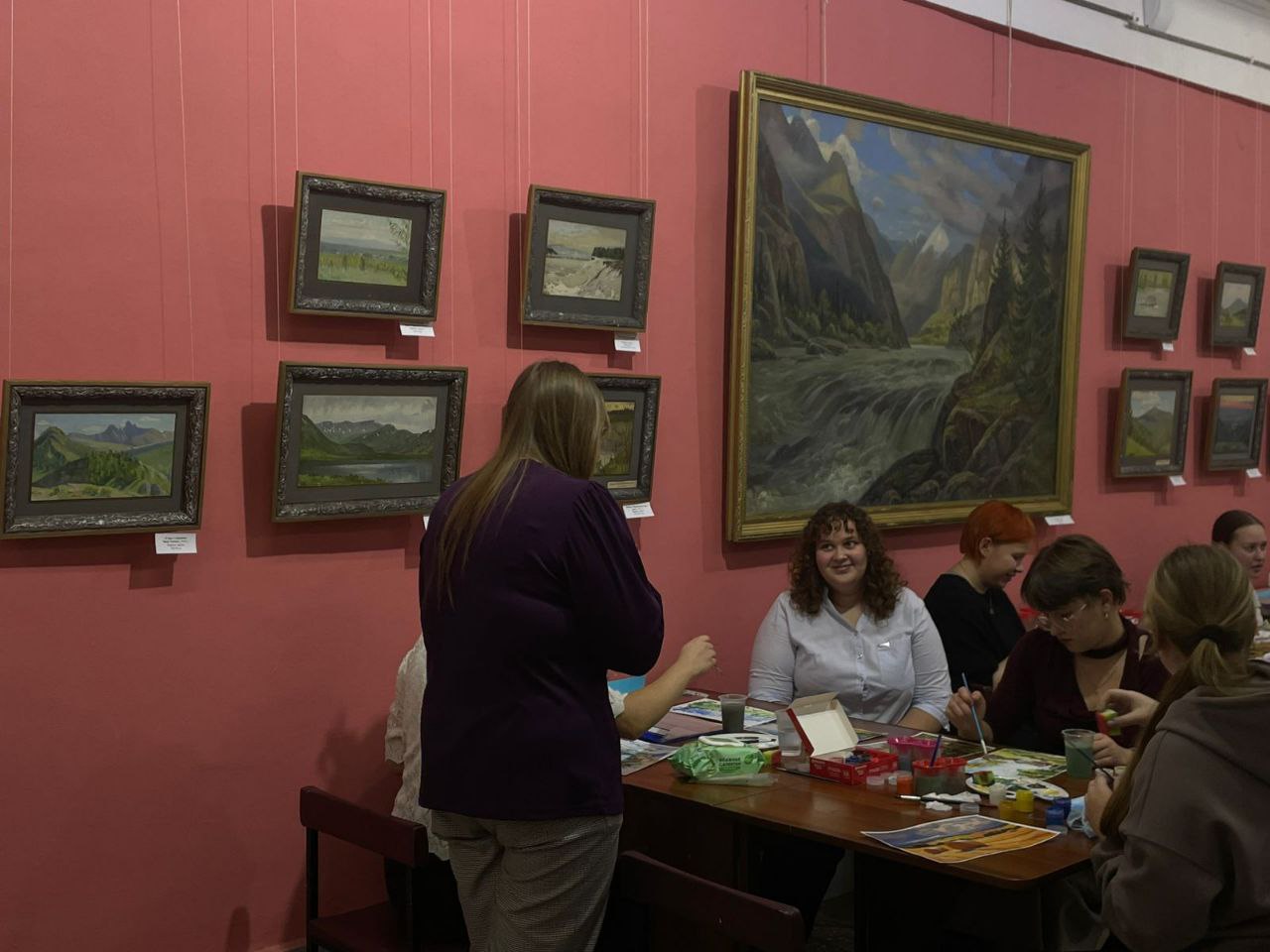 Ночь искусств в Бийске. В выставочном зале Бийского краеведческого музея им. В.В. Бианки прошла всероссийская акция «Ночь искусств» Ночь искусств в Бийске. В выставочном зале Бийского краеведческого музея им. В.В. Бианки прошла всероссийская акция «Ночь искусств»