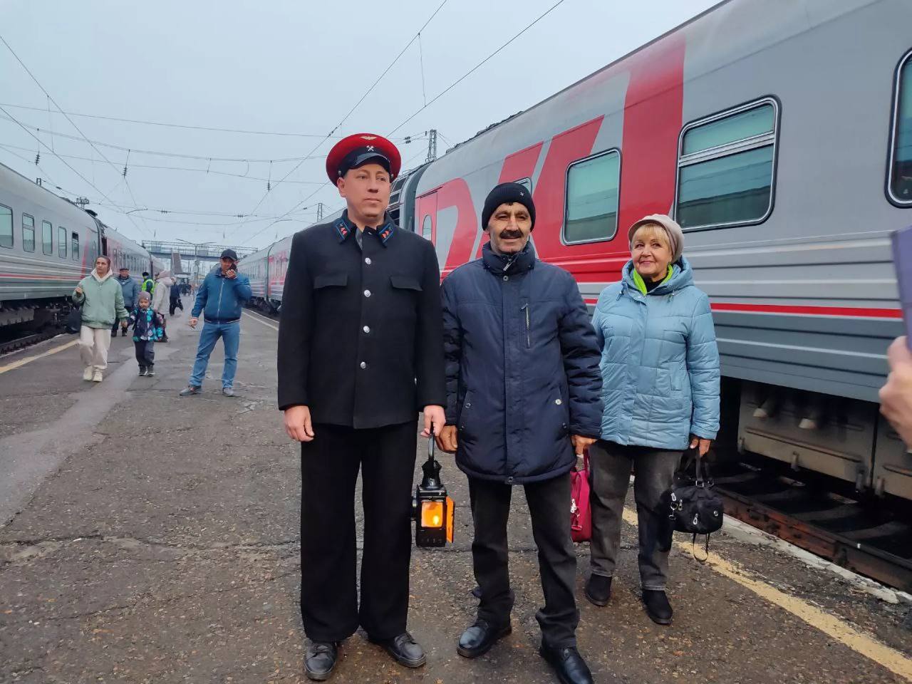 Путевой обходчик начала прошлого века встречал пассажиров на вокзале в Барнауле Путевой обходчик начала прошлого века встречал пассажиров на вокзале в Барнауле