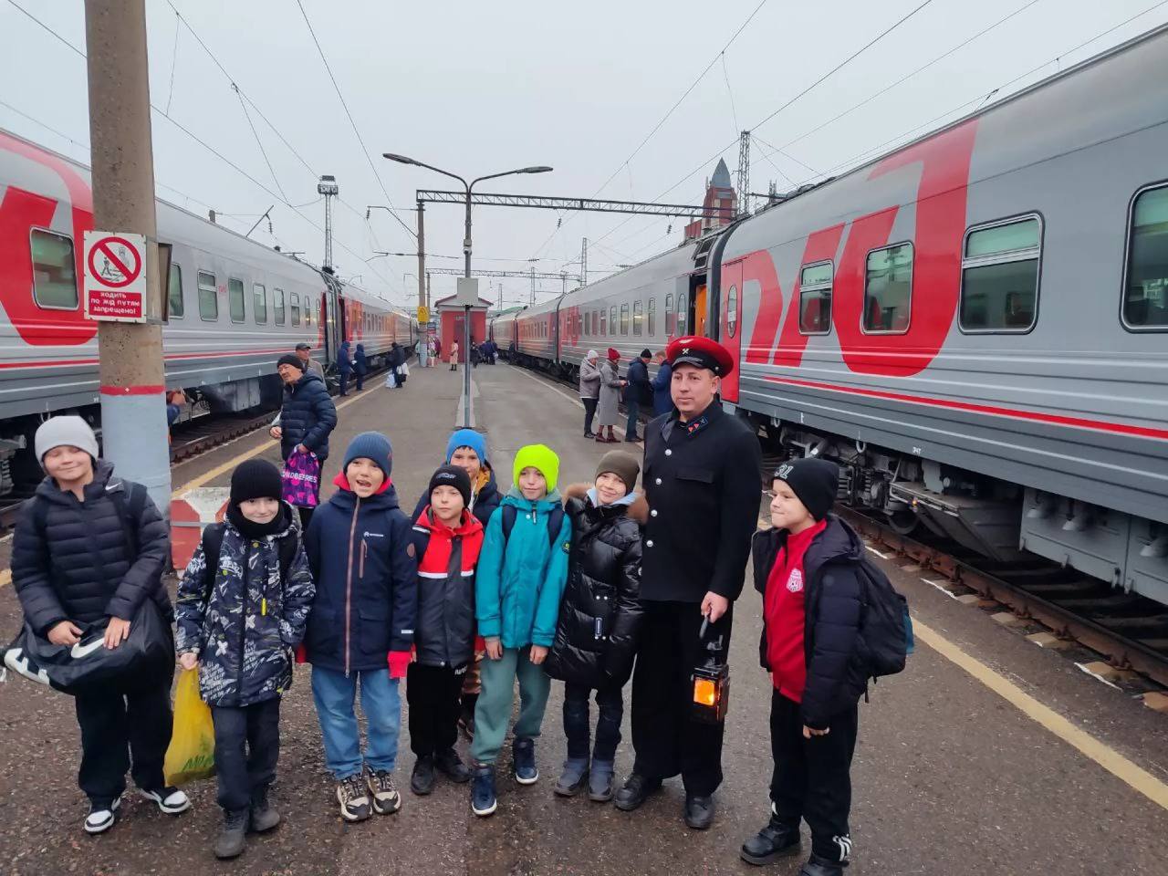 Путевой обходчик начала прошлого века встречал пассажиров на вокзале в Барнауле Путевой обходчик начала прошлого века встречал пассажиров на вокзале в Барнауле