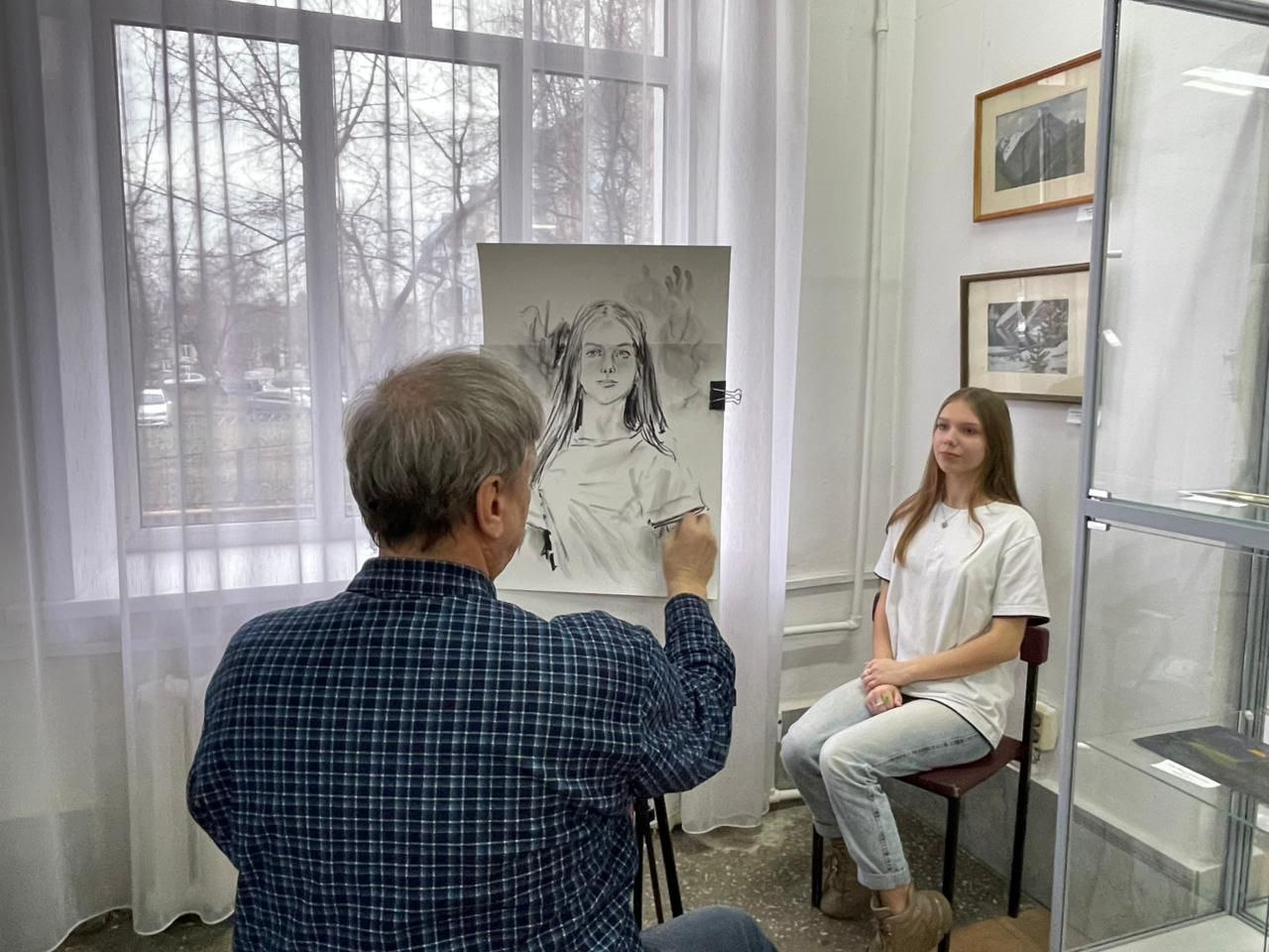 Ночь искусств в Бийске. В выставочном зале Бийского краеведческого музея им. В.В. Бианки прошла всероссийская акция «Ночь искусств» Ночь искусств в Бийске. В выставочном зале Бийского краеведческого музея им. В.В. Бианки прошла всероссийская акция «Ночь искусств»